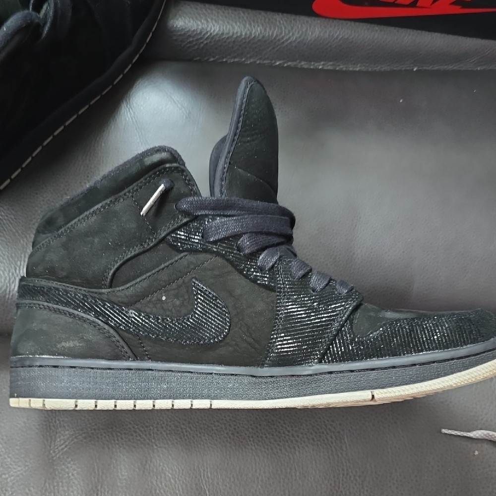 Men's Black Nike High-Top Sneakers